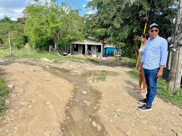 El alcalde Héctor Almonte realizó un recorrido por los sectores El Paraíso (Los Pérez), Km 12, La Gran Parada y Los Ciruelos