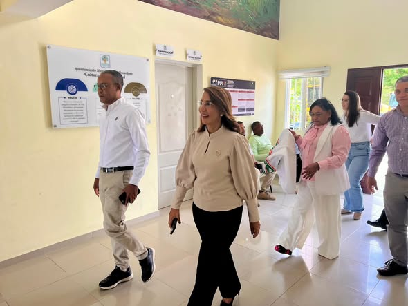 El alcalde Héctor Almonte recibió a la Universidad Nacional Pedro Henríquez Ureña (UNPHU)